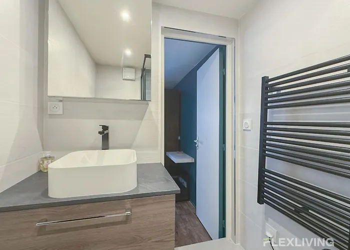 Flexliving - - Martyrs Apartment